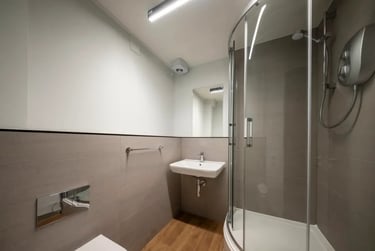 6 bed Townhouse Deluxe - Image 3